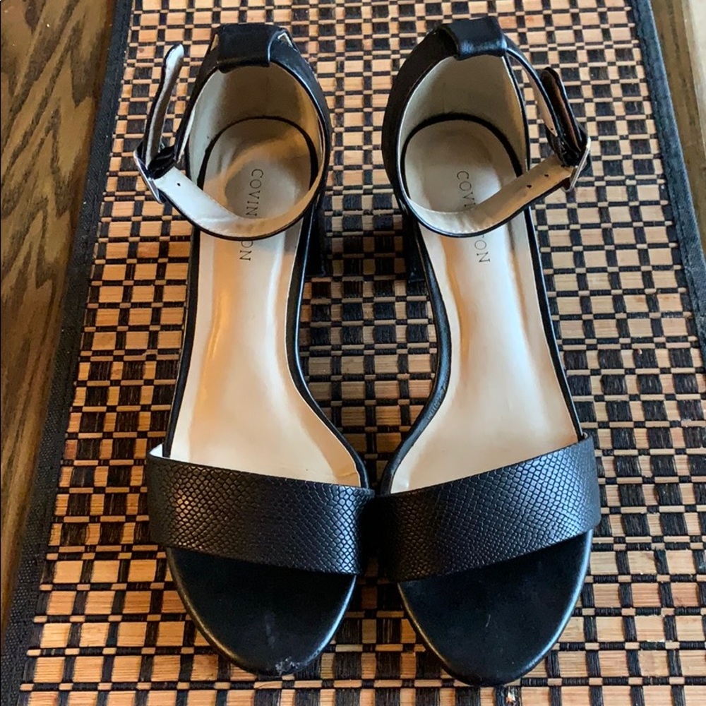 🔴SOLD🔴🎁FREE WITH PURCHASE 🎁 Black Sandals